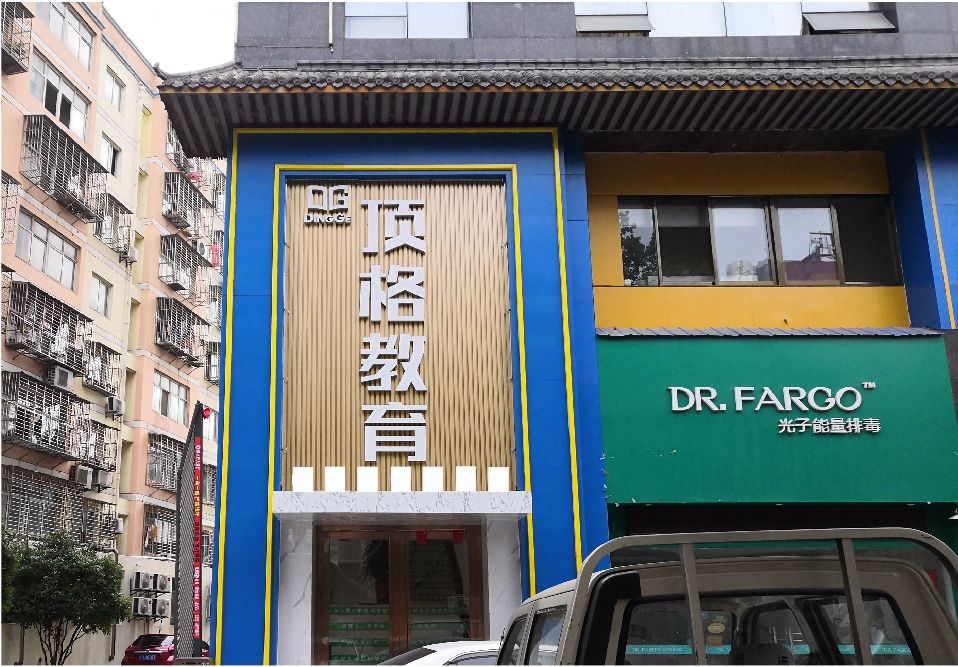 天台门头设计要符合门店特色。