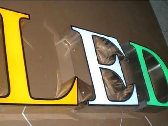 天台介绍LED招牌的基础知识。